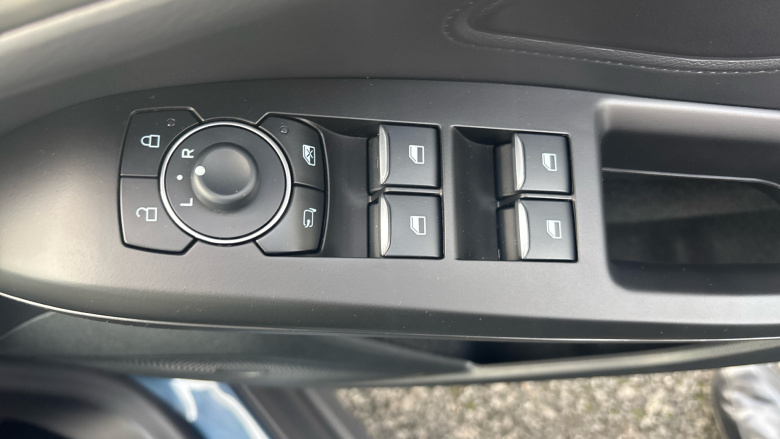 Ford Focus 1.0 EcoBoost Hybrid mHEV 155 Titanium 5dr Auto Petrol Hatchback